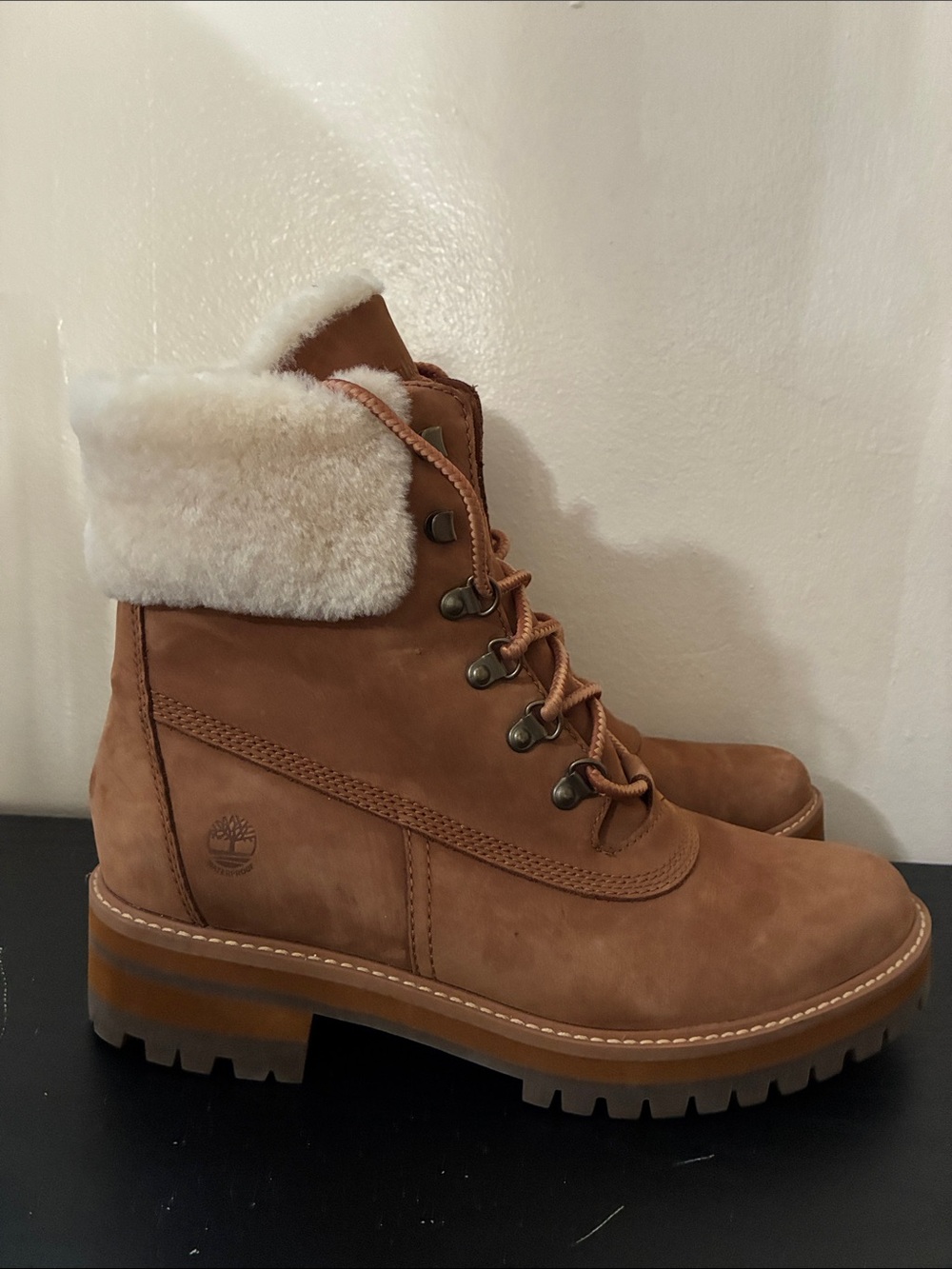 Timberland Courmayeur Valley lace-up boots in a medium brown size 11